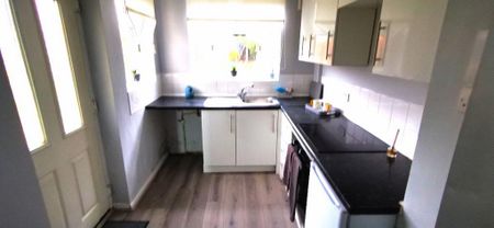 2 bedroom semi-detached house to rent - Photo 3