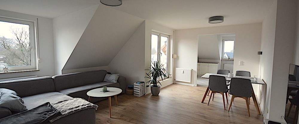 Moderne & helle 2 Zimmer DG-Wohnung mit Loggia - Foto 1