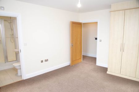 Price £1,950 pcm - Available Now - Unfurnished - Photo 4