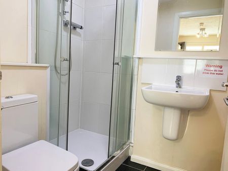 1 bedroom house of multiple occupation to rent - Photo 5