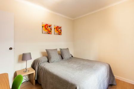 Travessia de Sant Antoni, Barcelona, Catalonia 08012 - Photo 2