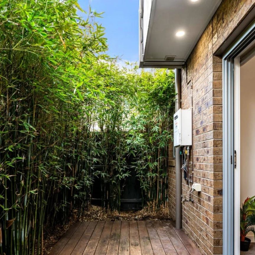 Modern Townhouse Living in a Prime Preston Location - Photo 1