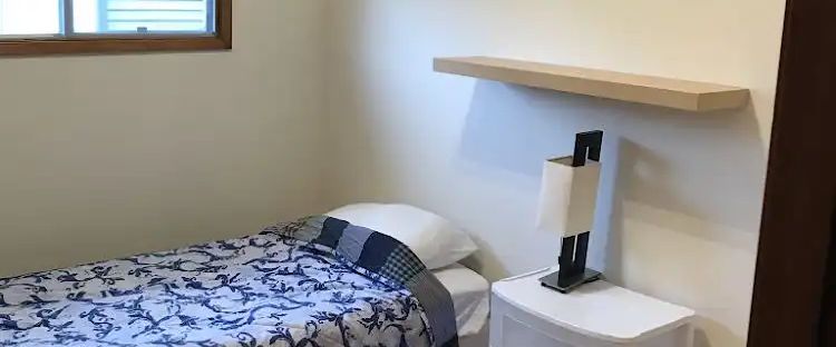 Room for rent Tuxedo — 3 Bedrooms Room For Rent - Photo 1