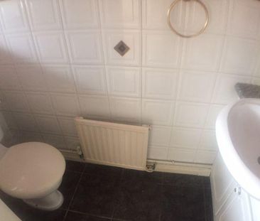 4 bedroom detached house to rent - Photo 2