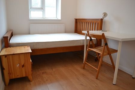 3 Bed Flat, Coldbath Street, SE13 - Photo 4