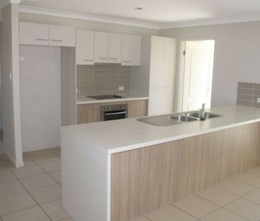 4 BEDROOM FAMILY HOME LOCATED IN QUIET STREET! - Photo 5