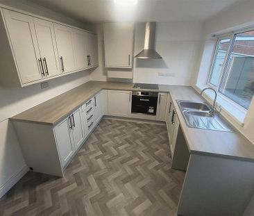 2 bedroom semi-detached house to rent - Photo 3