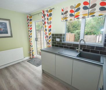 2 bedroom end of terrace house to rent - Photo 5