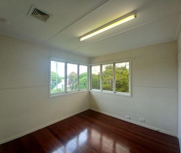 Spacious 3-Bedroom Home with Large Backyard - Photo 4