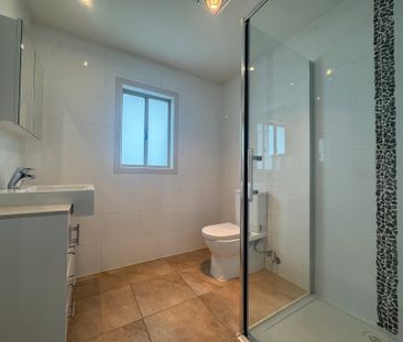 Cosy 2 Bedroom Town House In Prime Location - Photo 2