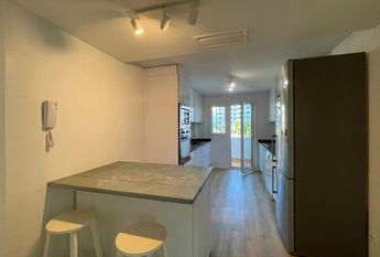 Elegante apartamento con terraza, piscina, vistas al mar, parking, 3 dormitorios. San Agustin, Palma.