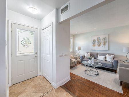 For Lease - 67 Glenburn Avenue Unit# main, Toronto, Ontario - Photo 5