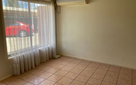 Two bedroom unit close to schools - Photo 4
