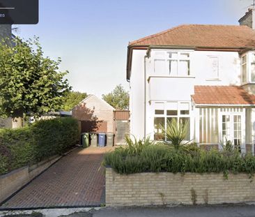 Great House in a Fantastic Location Room 3 - Photo 1