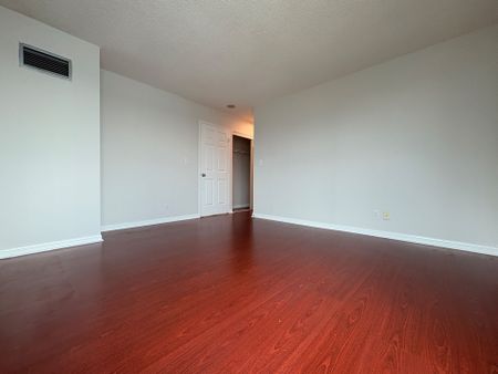 For Lease - 1 Lee Centre Drive Unit# 1611, Toronto, Ontario - Photo 2