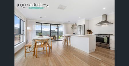 Modern 3 Bedroom Home - Photo 4