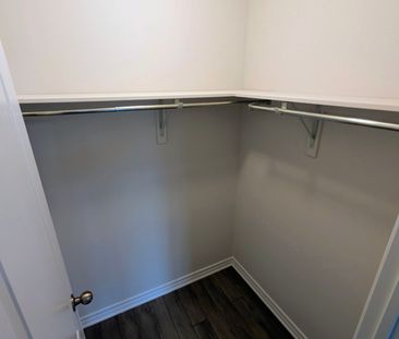 For Lease - 10 Moore's Court, Markham, Ontario - Photo 3