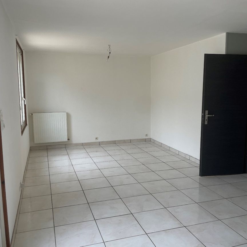 A louer maison de 5 pièces située à Saint Sylvain. - Photo 1