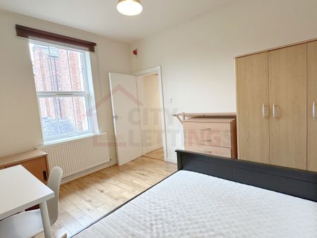 2 Bedroom Flat - Photo 4