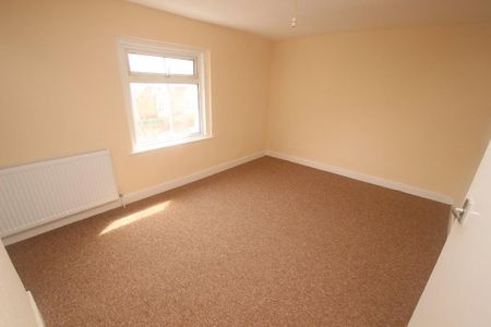 2 bedroom maisonette to rent - Photo 3