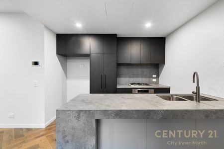 Stunning, High Quality, Executve, 1 Br, 2 Bthrm with Balcony. Wow! - Photo 3