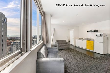 Spacious two bedroom apartment, great location - Photo 2