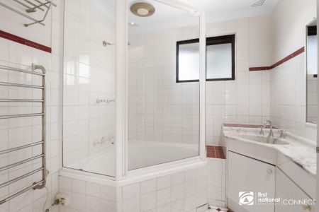 ENTERTAINER'S FAMILY HOME! - Photo 4