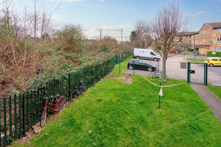1 Bed Flat, Read Court, E17 - Photo 5
