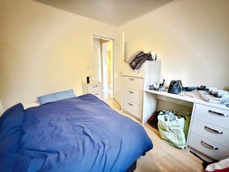 3 bedroom terraced house to rent - Photo 2