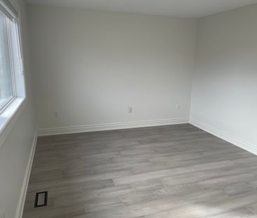 For Lease - 33 Springhurst Avenue Unit# Main, Brampton, Ontario - Photo 3