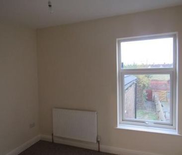 2 bedroom Terraced House To Let - Photo 6