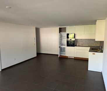 Luxuriöse 2 1/2 Zimmer-Wohnung mit eigenem Waschturm und grossen Ba... - Photo 3