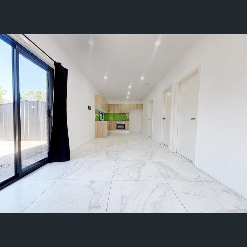 Modern & Spacious Two Bedroom Granny Flat - Photo 1
