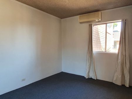 CONVENIENT LOCALE - WALK TO ALL AMENITIES - Photo 2