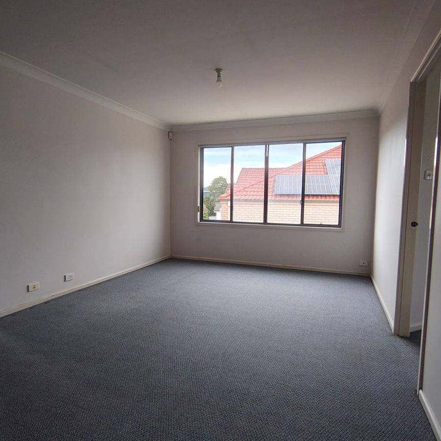 Spacious 4-Bedroom Family Home - Photo 1