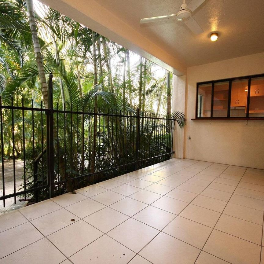 Spacious Ground-Floor Apartment with Poolside Access - Photo 1