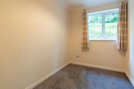 2 bedroom ground floor flat to rent - Photo 4