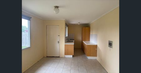 Charming and affordable 3 bedroom Home with large backyard - Photo 5