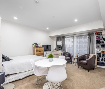 Easy City Living in a Quiet CBD Pocket - Photo 1