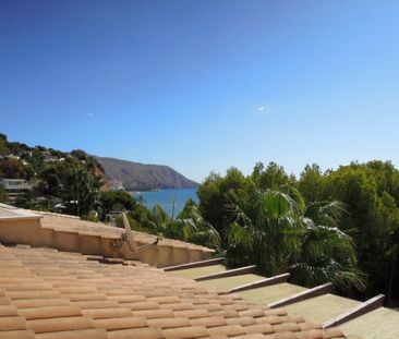 EXCLUSIVE FLAT IN FRONT OF THE SEA IN ISLA DE ALTEA - Photo 3