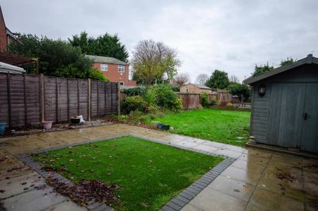 3 bedroom semi-detached house to rent - Photo 5