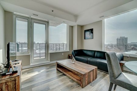 Wellington Street West - Photo 2