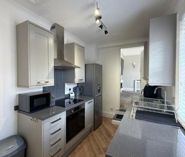 3 bedroom flat to rent - Photo 5