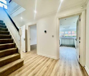 Stirling Avenue, Pinner, HA5 - Photo 1