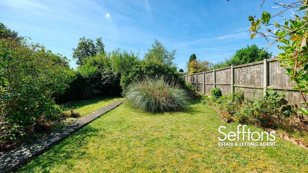 3 bedroom semi-detached bungalow to rent - Photo 1