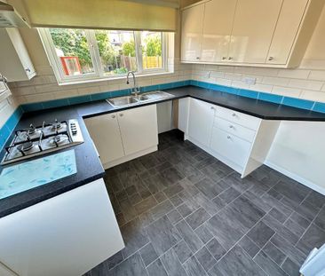 3 bedroom semi-detached bungalow to rent - Photo 5