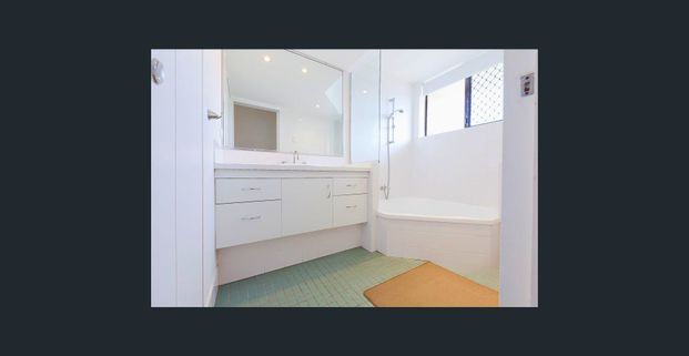 unit 4/23 Venice Street, Mermaid Beach, Qld 4218 - Photo 1