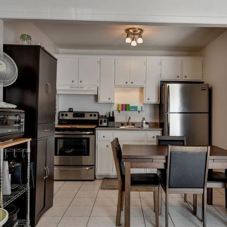 JOLI 3 1/2 RÉNOVÉ TOUT BÉTON - LIBRE - Photo 4