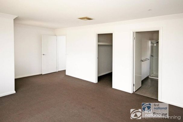 Five bedroom beauty - Photo 1