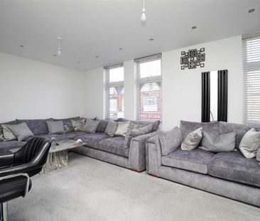 4 bedroom flat to rent - Photo 3